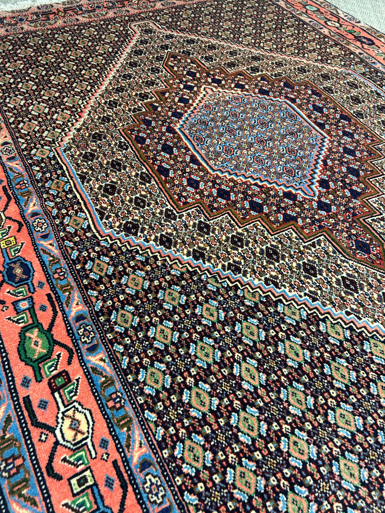 Roja / 5'2' x 4'2" / Handmade vintage rug