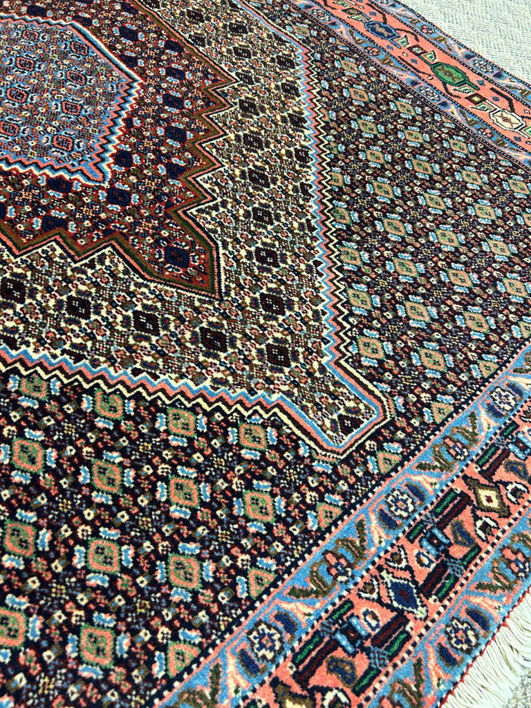 Roja / 5'2' x 4'2" / Handmade vintage rug