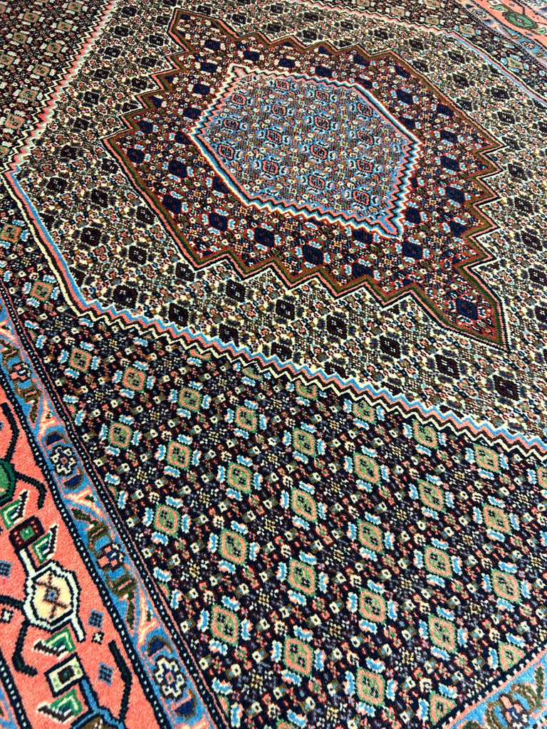 Roja / 5'2' x 4'2" / Handmade vintage rug