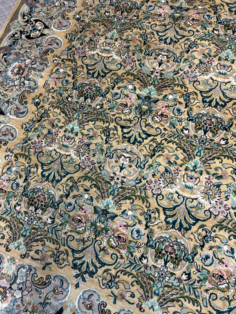 Goldie  / 10'x 6'8