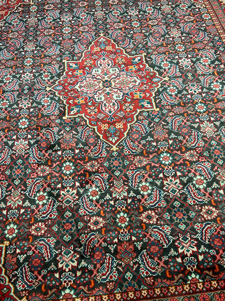 Rira / Vintage 9'5" x 12'3" Hand-knotted Wool Rug