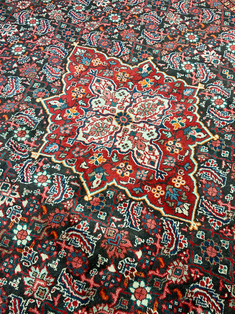 Rira / Vintage 9'5" x 12'3" Hand-knotted Wool Rug