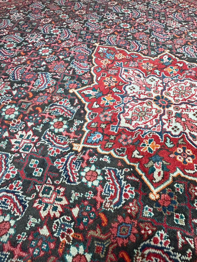 Rira / Vintage 9'5" x 12'3" Hand-knotted Wool Rug