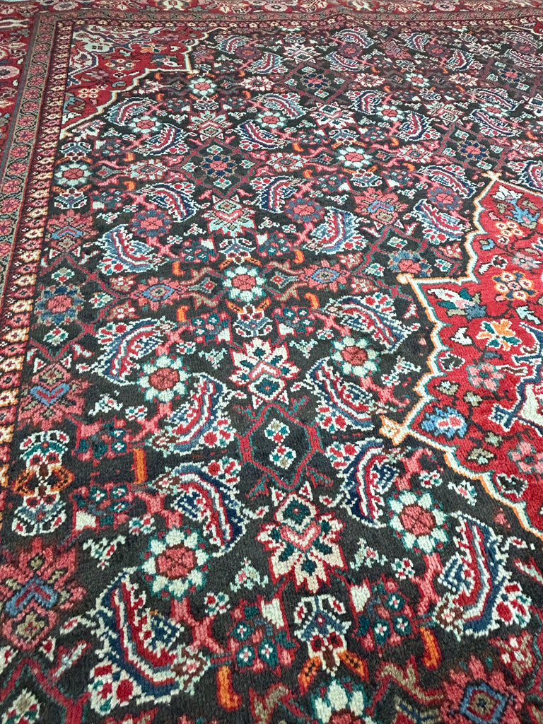 Rira / Vintage 9'5" x 12'3" Hand-knotted Wool Rug