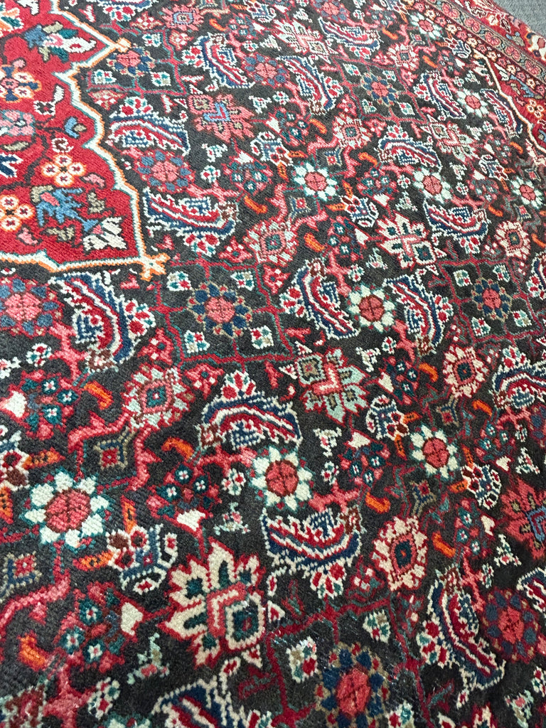 Rira / Vintage 9'5" x 12'3" Hand-knotted Wool Rug