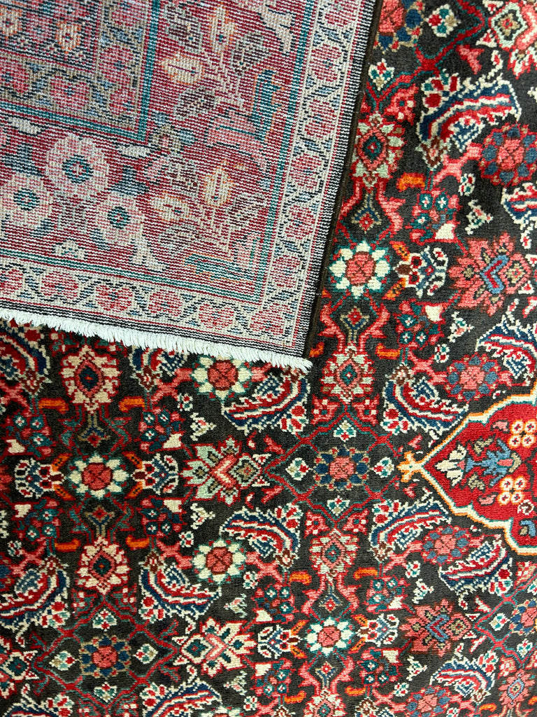 Rira / Vintage 9'5" x 12'3" Hand-knotted Wool Rug