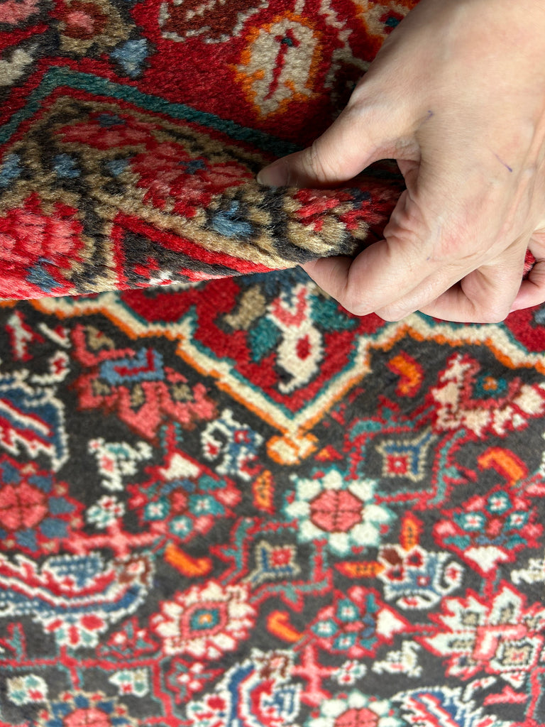 Rira / Vintage 9'5" x 12'3" Hand-knotted Wool Rug