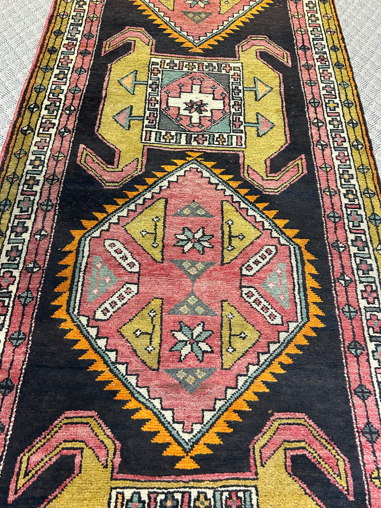 Soleil 3'.5" x 13'.3"