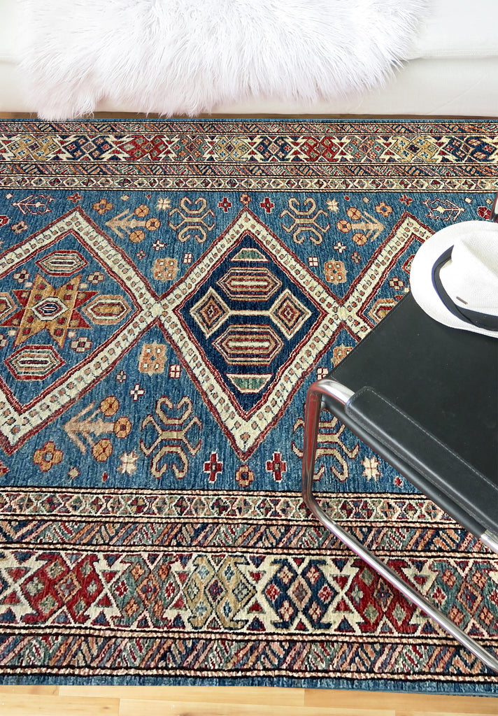 Nada/ 5x8 ft  hand knotted wool rug